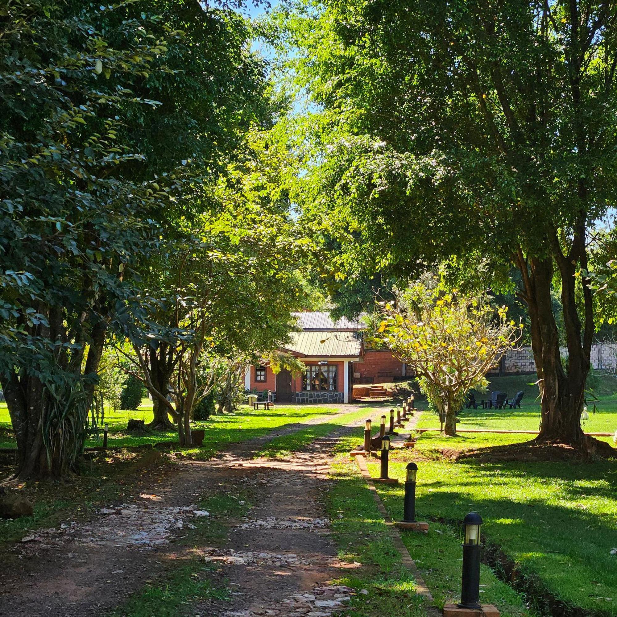 Cabanas El Refugio Del Mensu Puerto Iguazú Exteriör bild