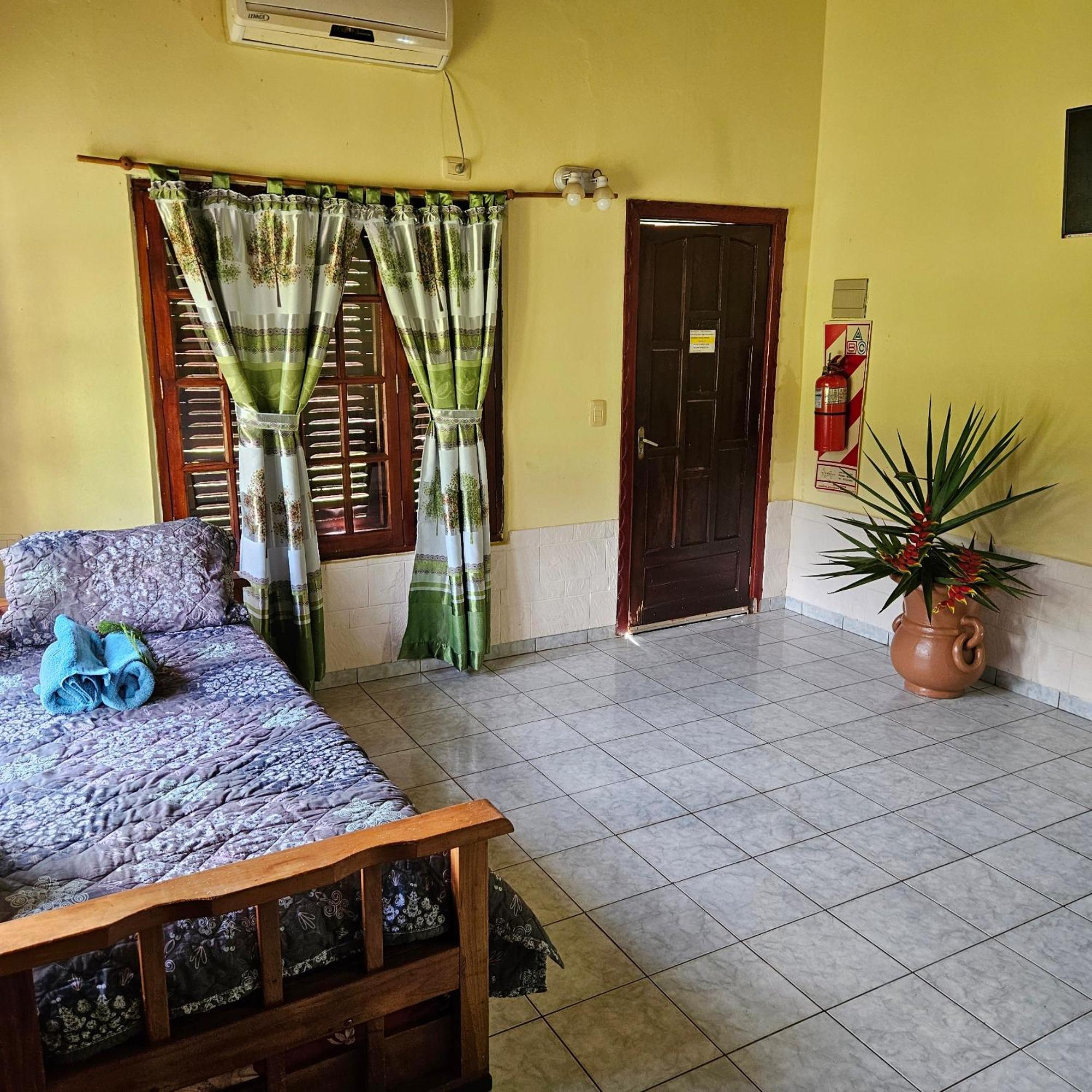 Cabanas El Refugio Del Mensu Puerto Iguazú Exteriör bild